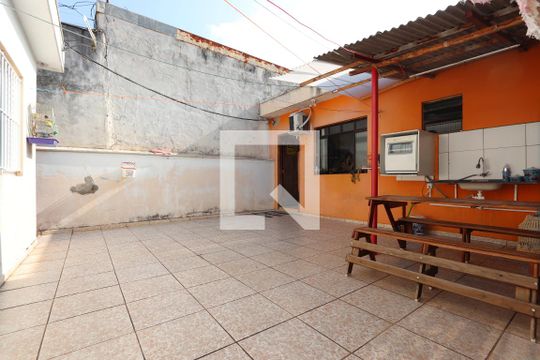 Quintal de casa à venda com 2 quartos, 242m² em Parque São Lucas, São Paulo