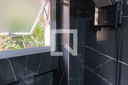 Banheiro de apartamento à venda com 2 quartos, 57m² em Chácara Belenzinho, São Paulo