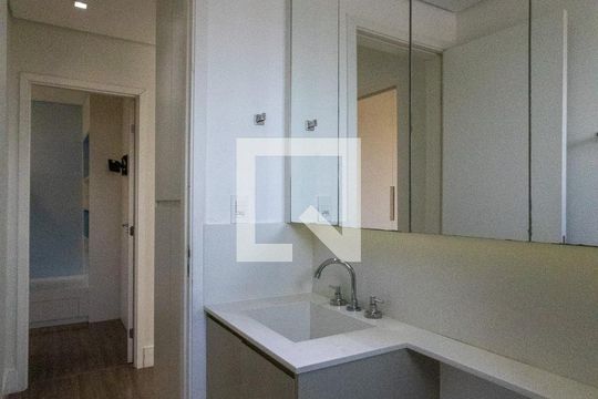 Banheiro Social de apartamento para alugar com 2 quartos, 55m² em Vila Sao Paulo, São Paulo