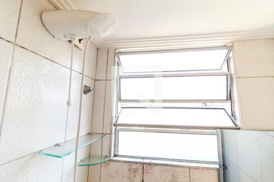 Banheiro de apartamento para alugar com 2 quartos, 46m² em Vila Nova Curuca, São Paulo