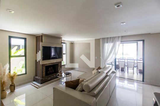 Sala de TV de casa de condomínio à venda com 3 quartos, 390m² em Morada das Flores (aldeia da Serra), Santana de Parnaíba