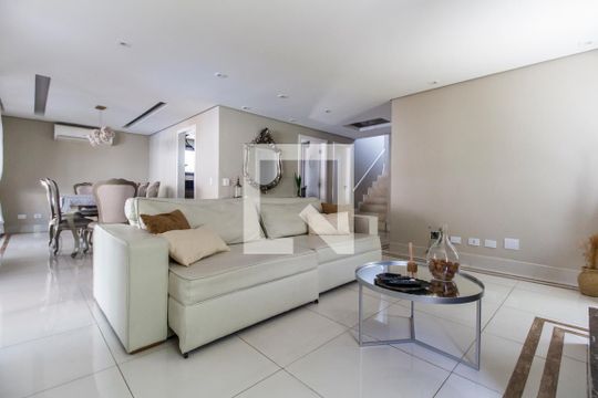 Sala de TV de casa de condomínio à venda com 3 quartos, 390m² em Morada das Flores (aldeia da Serra), Santana de Parnaíba