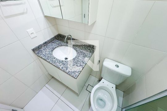 Banheiro de kitnet/studio para alugar com 1 quarto, 27m² em Ipiranga, São Paulo