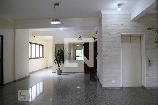 Hall social de apartamento para alugar com 3 quartos, 117m² em Chácara Agrindus, Taboão da Serra