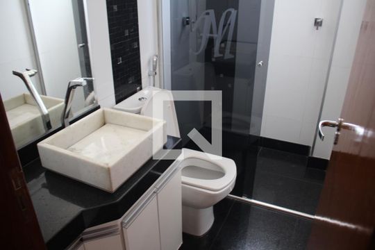 Banheiro de apartamento para alugar com 3 quartos, 107m² em Santa Cruz Industrial, Contagem