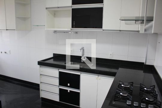 Cozinha de apartamento para alugar com 3 quartos, 107m² em Santa Cruz Industrial, Contagem