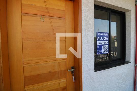 Placa na janela do imóvel de apartamento para alugar com 2 quartos, 38m² em Aricanduva, São Paulo