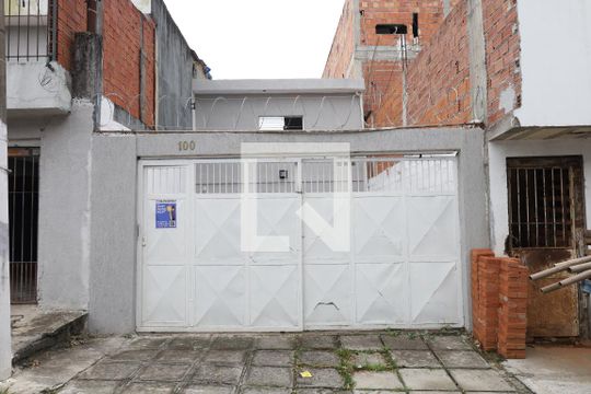 Fachada do imóvel  de casa à venda com 2 quartos, 160m² em Vila Taquari, São Paulo