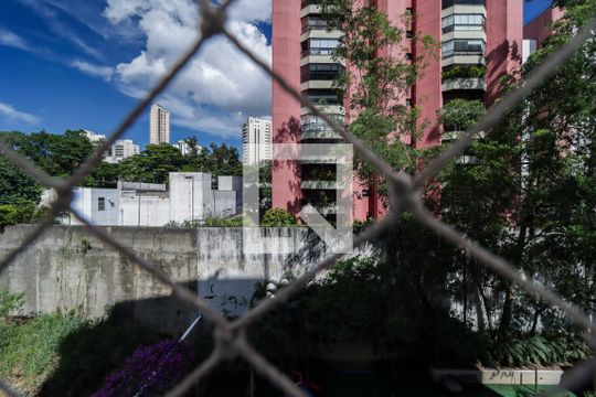 Vista do Quarto 3 de apartamento para alugar com 3 quartos, 69m² em Vila Suzana, São Paulo