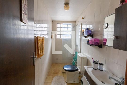Banheiro 2 de casa para alugar com 4 quartos, 265m² em Teresópolis, Porto Alegre