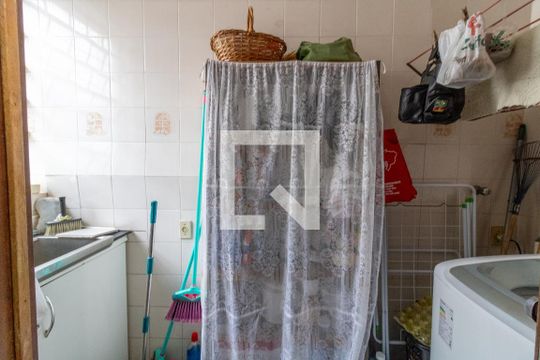 Área de Serviço de casa para alugar com 4 quartos, 265m² em Teresópolis, Porto Alegre