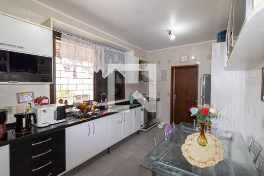 Cozinha de casa para alugar com 4 quartos, 265m² em Teresópolis, Porto Alegre