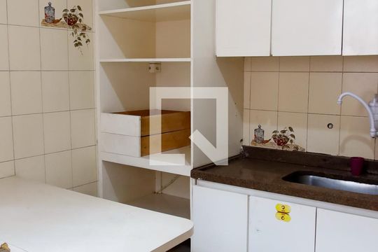 Cozinha de casa à venda com 2 quartos, 170m² em Km 18, Osasco