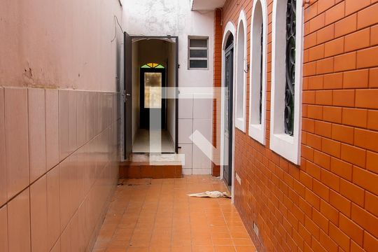 Corredor de casa à venda com 2 quartos, 170m² em Km 18, Osasco
