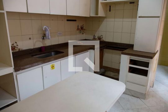 Cozinha de casa à venda com 2 quartos, 170m² em Km 18, Osasco