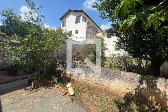 quintal de casa à venda com 4 quartos, 200m² em Serra, Belo Horizonte