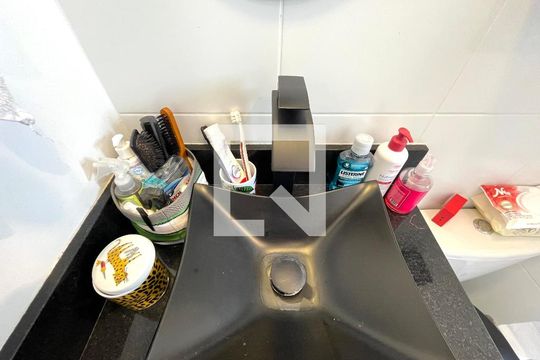 Banheiro  de apartamento à venda com 2 quartos, 50m² em Vila Clementino, São Paulo