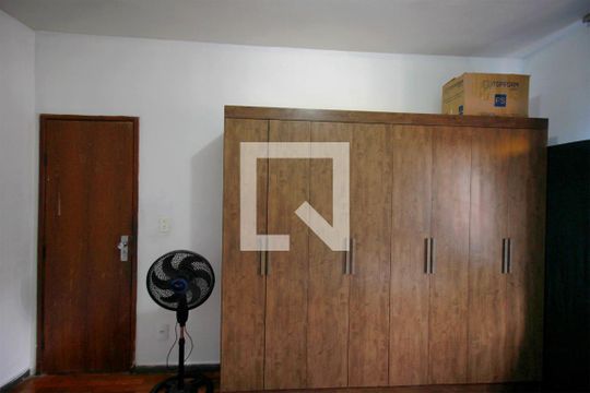 Quarto 3 de casa à venda com 3 quartos, 400m² em Santa Efigênia, Belo Horizonte