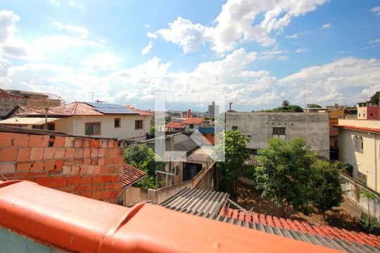 Vista de casa à venda com 3 quartos, 400m² em Santa Efigênia, Belo Horizonte