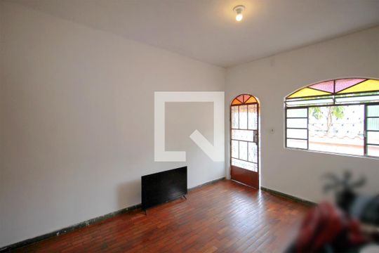Casa à venda com 3 quartos, 400m² em Santa Efigênia, Belo Horizonte