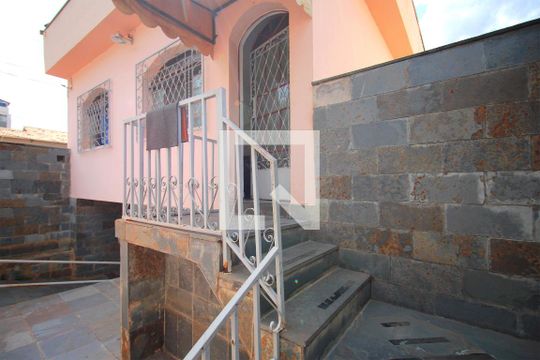 Varanda de casa à venda com 3 quartos, 400m² em Santa Efigênia, Belo Horizonte