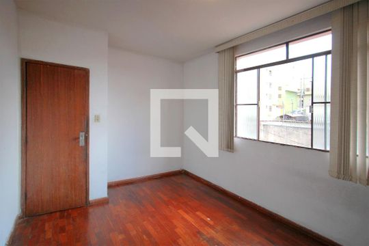Quarto 1 de casa à venda com 3 quartos, 400m² em Santa Efigênia, Belo Horizonte