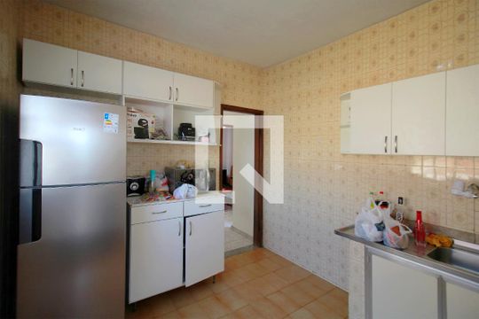 Cozinha de casa à venda com 3 quartos, 400m² em Santa Efigênia, Belo Horizonte