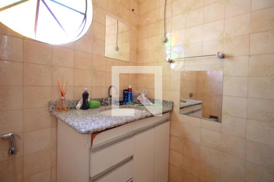 Banheiro de casa à venda com 3 quartos, 400m² em Santa Efigênia, Belo Horizonte