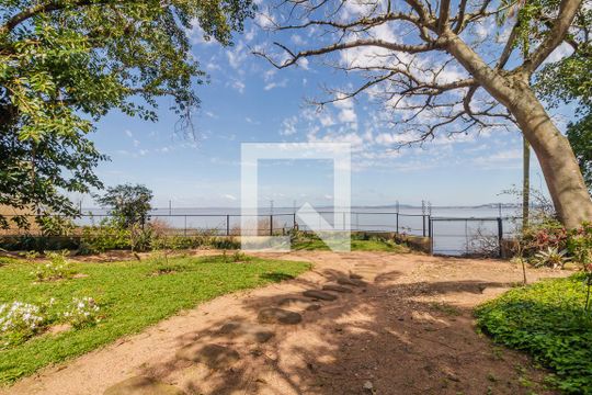 Área comum de casa para alugar com 3 quartos, 300m² em Pedra Redonda, Porto Alegre
