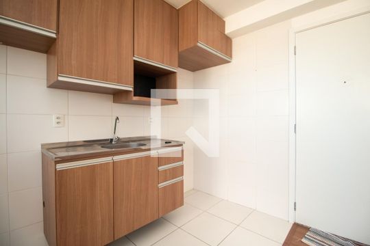 Cozinha de apartamento para alugar com 2 quartos, 40m² em Jardim Germânia, São Paulo