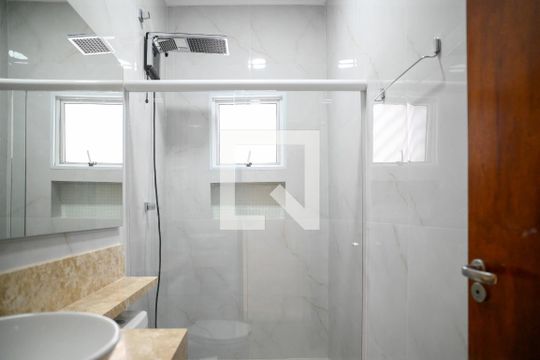 Banheiro Social de casa à venda com 3 quartos, 240m² em Vila Brasilina, São Paulo