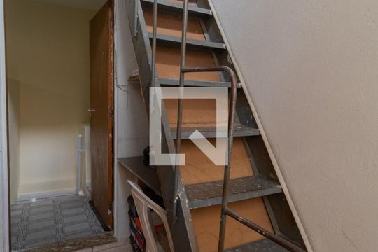 Escada  de casa à venda com 2 quartos, 90m² em Parque Cisper, São Paulo