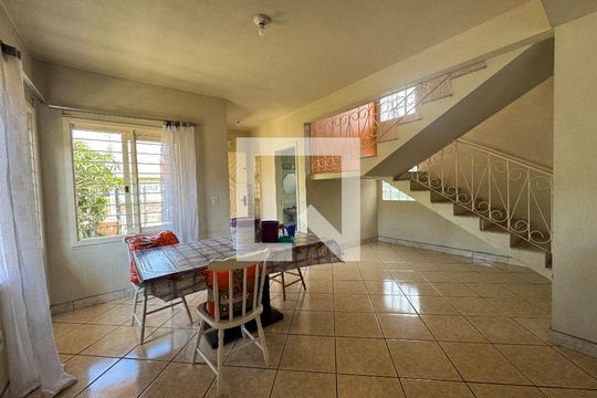 Sala de casa à venda com 2 quartos, 140m² em Scharlau, São Leopoldo