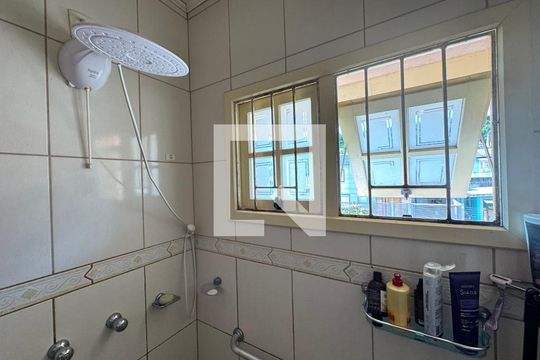 Banheiro de casa à venda com 2 quartos, 140m² em Scharlau, São Leopoldo