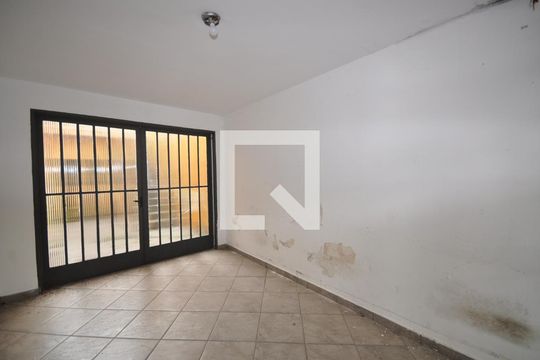 Garagem coberta de casa à venda com 2 quartos, 190m² em Vila Maria Alta, São Paulo