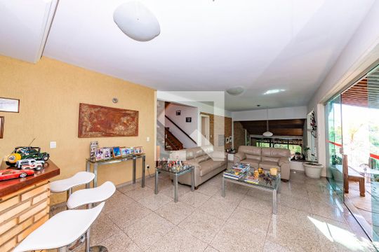 Casa para alugar com 6 quartos, 549m² em Santa Lúcia, Belo Horizonte