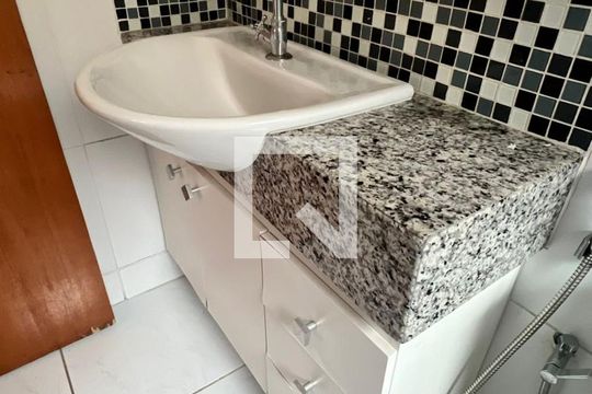 Banheiro de apartamento à venda com 3 quartos, 80m² em Castelo, Belo Horizonte