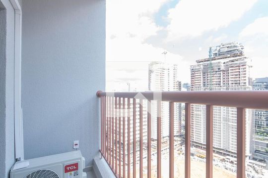Varanda de kitnet/studio à venda com 1 quarto, 25m² em Jardim das Acacias, São Paulo
