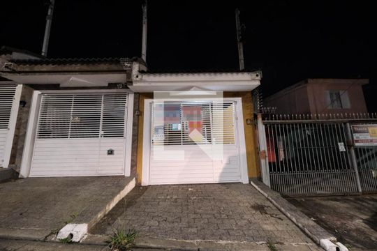 Fachada de casa à venda com 3 quartos, 165m² em Vila Constanca, São Paulo