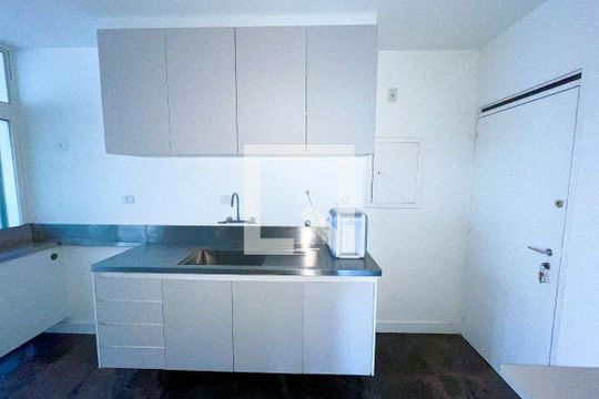Cozinha de apartamento para alugar com 3 quartos, 151m² em Cerqueira César, São Paulo