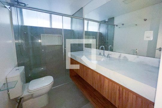 Banheiro de apartamento para alugar com 3 quartos, 151m² em Cerqueira César, São Paulo