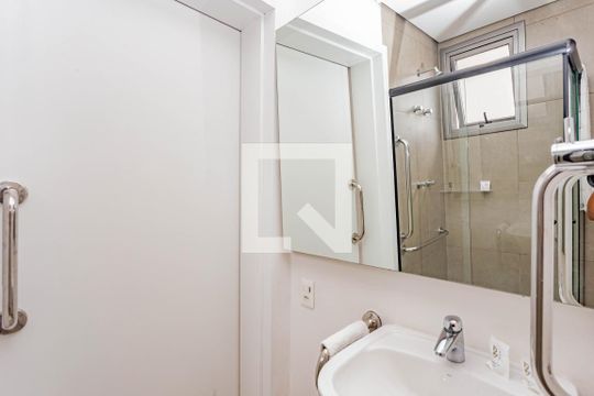 Banheiro de kitnet/studio à venda com 1 quarto, 24m² em Liberdade, São Paulo