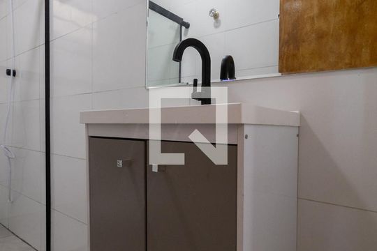 Banheiro de casa para alugar com 2 quartos, 70m² em Cidade Antônio Estêvão de Carvalho, São Paulo