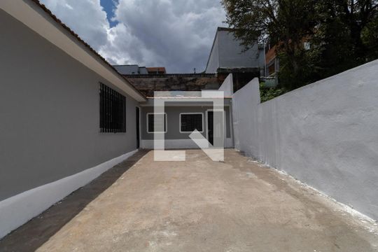 Quintal de casa para alugar com 2 quartos, 70m² em Cidade Antônio Estêvão de Carvalho, São Paulo