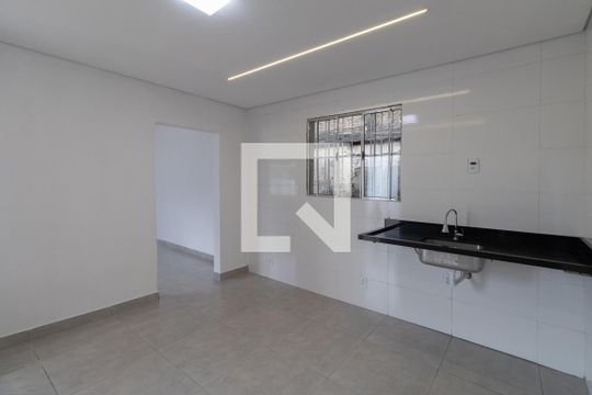 Cozinha de casa para alugar com 2 quartos, 70m² em Cidade Antônio Estêvão de Carvalho, São Paulo