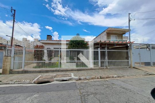 Fachada de casa à venda com 5 quartos, 200m² em Vila Nelson, São Paulo