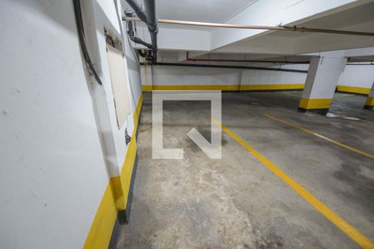 Garagem de apartamento para alugar com 3 quartos, 135m² em Centro, Taubaté