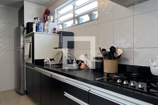 Cozinha de apartamento para alugar com 1 quarto, 55m² em  Cerqueira César, São Paulo