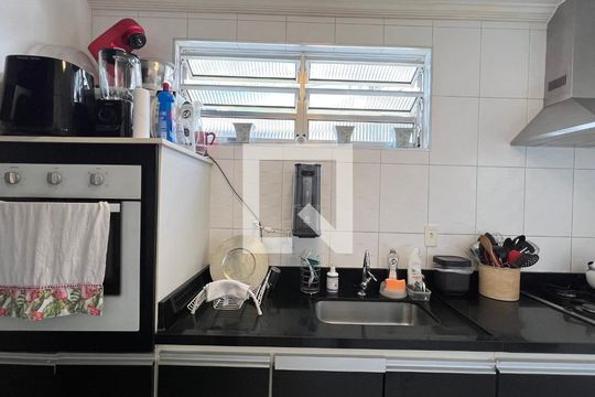 Cozinha de apartamento para alugar com 1 quarto, 55m² em  Cerqueira César, São Paulo