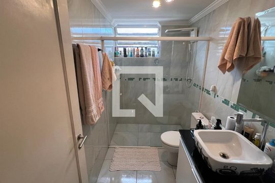 Banheiro de apartamento para alugar com 1 quarto, 55m² em  Cerqueira César, São Paulo
